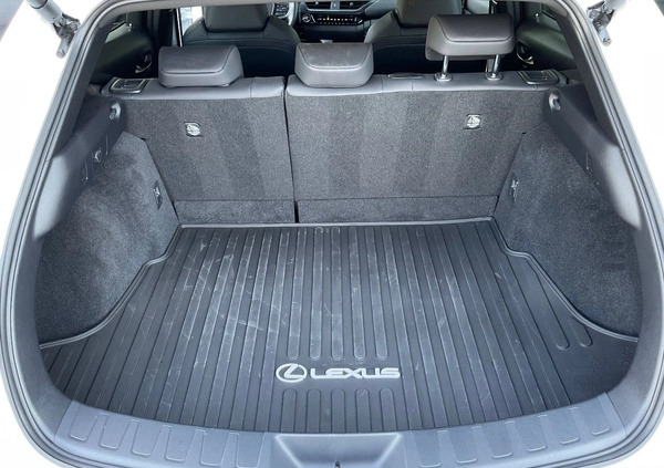 Lexus UX cena 159000 przebieg: 4681, rok produkcji 2022 z Kraków małe 407